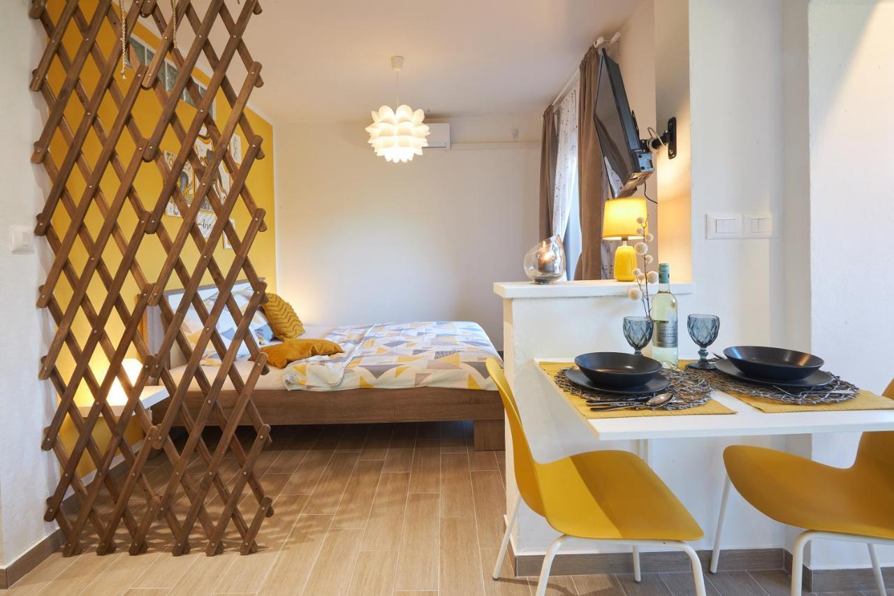 Apartment Yellow Poreč Exterior foto