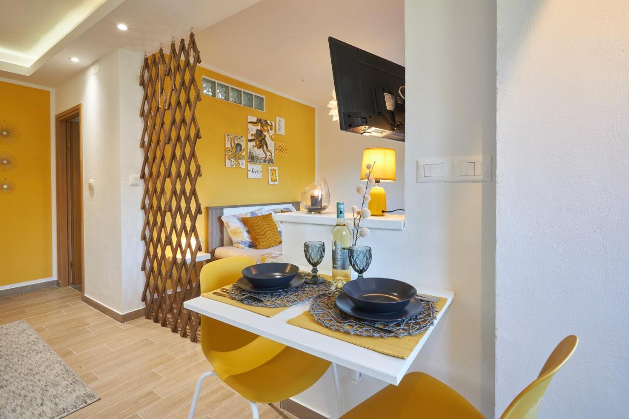 Apartment Yellow Poreč Exterior foto