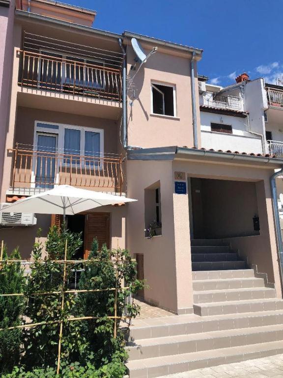 Apartment Yellow Poreč Exterior foto